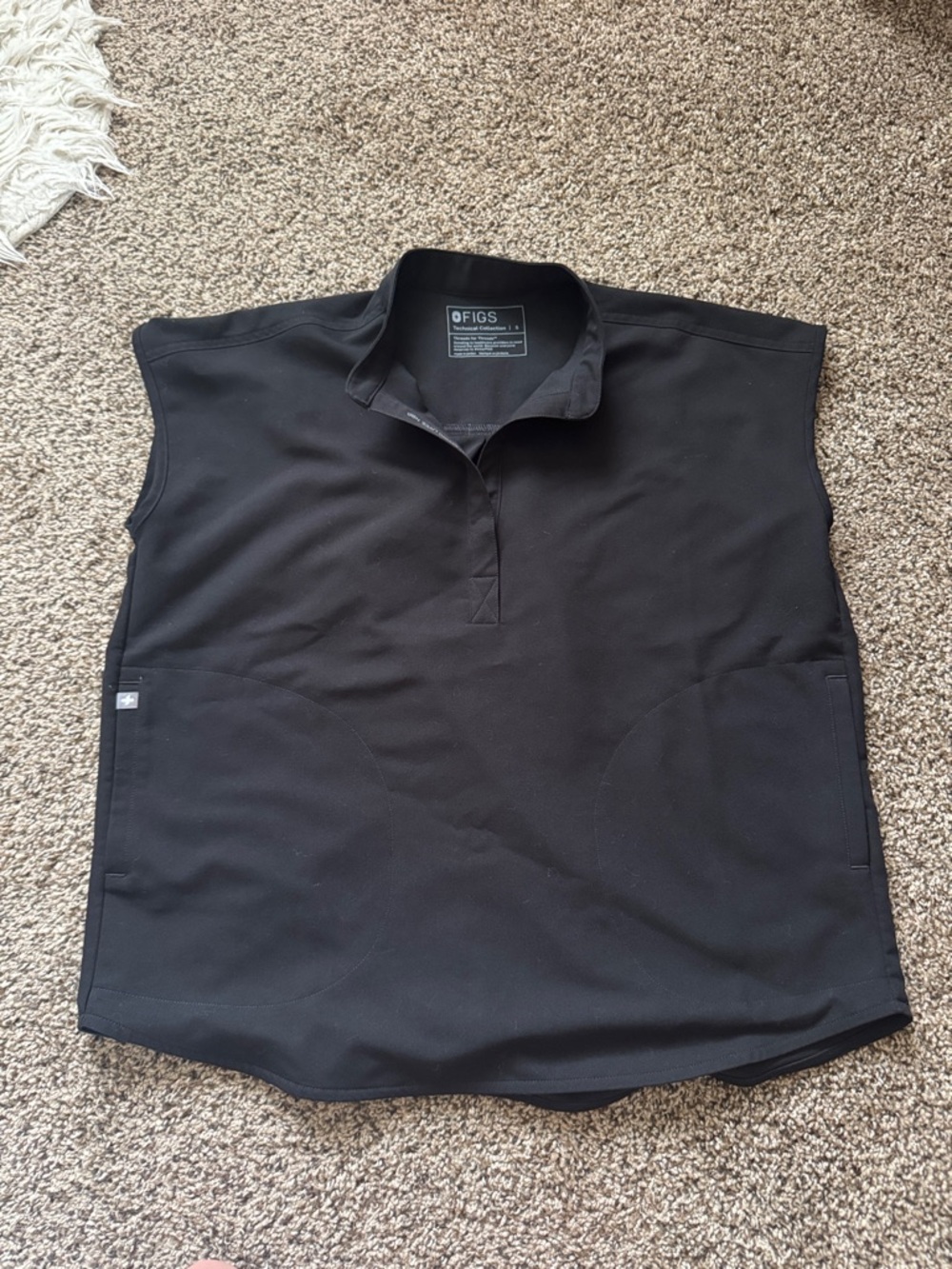 FIGS Rafaela Black Scrub Top